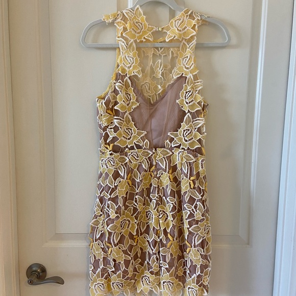 Revolve NBD Harriet Floral Lace Bodycon Mini Dress Yellow White $188 Size Medium - Picture 3 of 7